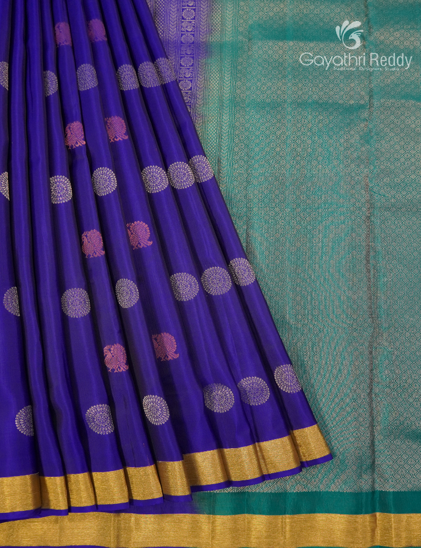Pure Kanchipuram Silk Saree in Blue ( Small Borders )