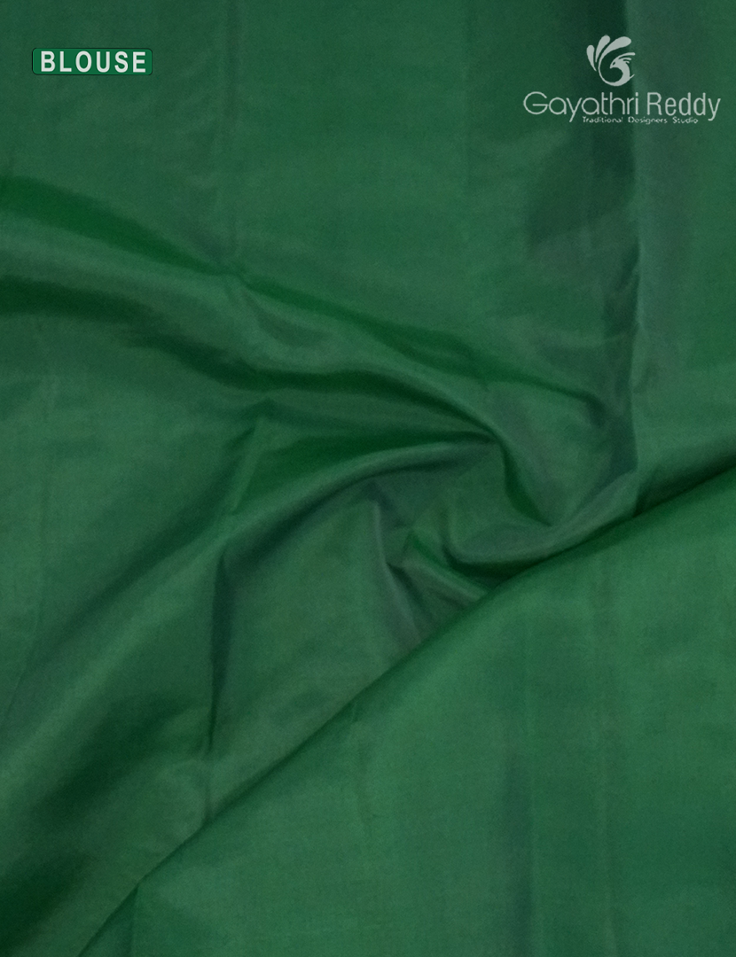Pure Kanchipuram Silk Saree in Sea Green ( Butta Style )