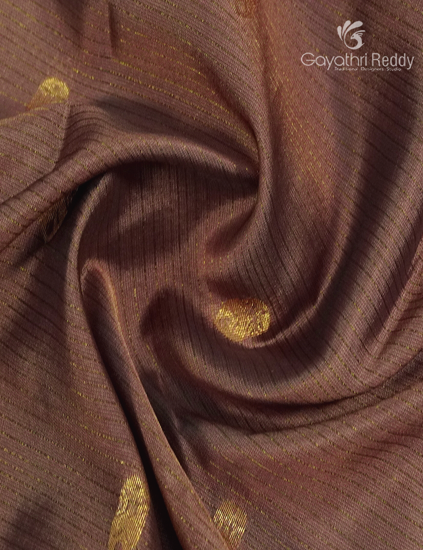Pure Kanchipuram Silk Vintage Saree in Dual Tone of Dusty Brown and Black