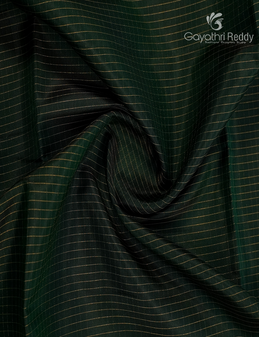 Pure Kanchipuram Light Weight Silk Saree in Bottle Green and Deep Mustard
