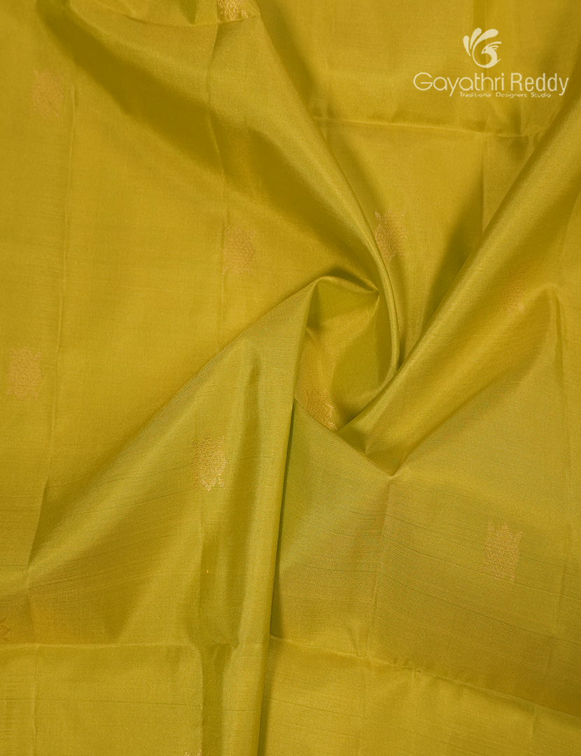 Pure Kanchipuram Vintage Silk Saree in Lime Green and Orange