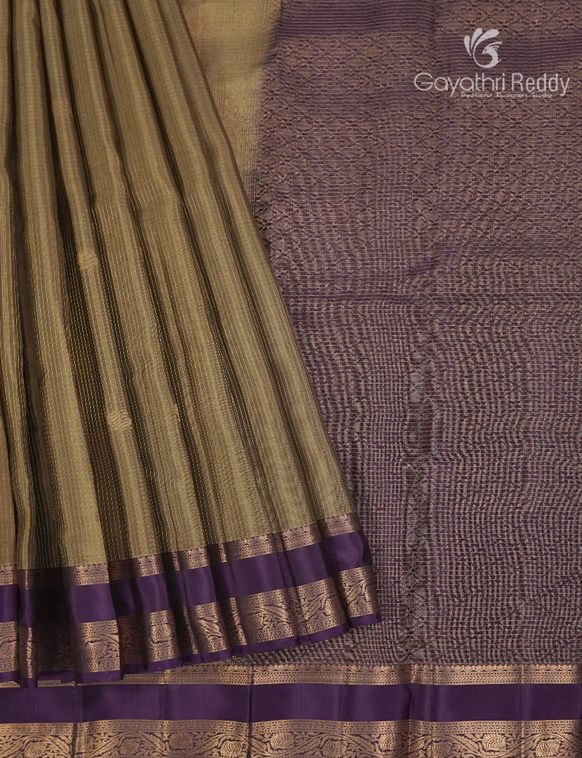 Pure Kanchipuram Vintage Silk Saree in Olive Green and Deep Purple