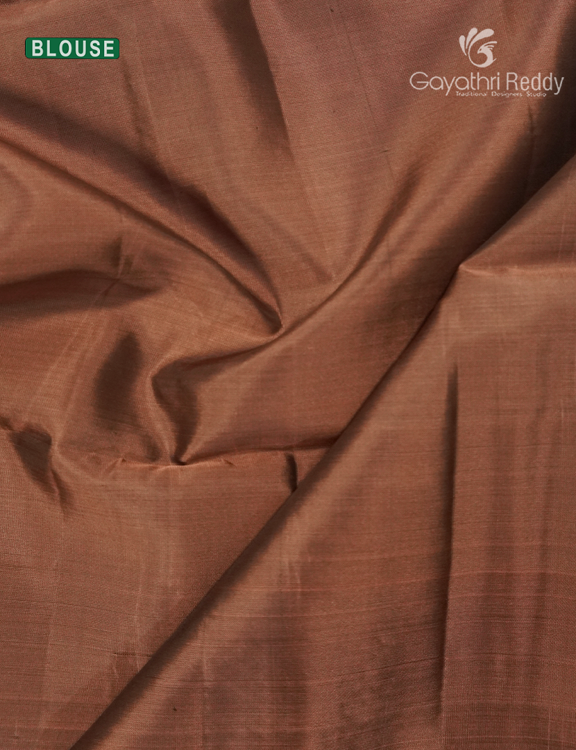 Pure Kanchipuram Soft Silk Saree in Green and Chikoo