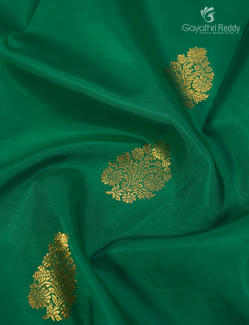 Pure Kanchipuram Vintage Saree ( Medium Border ) Parrot Green and Mint Green