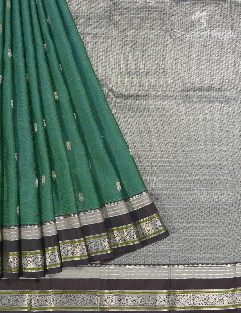Pure Kanchipuram Silk Vintage Saree in Dual Tone of Sea Green and Black