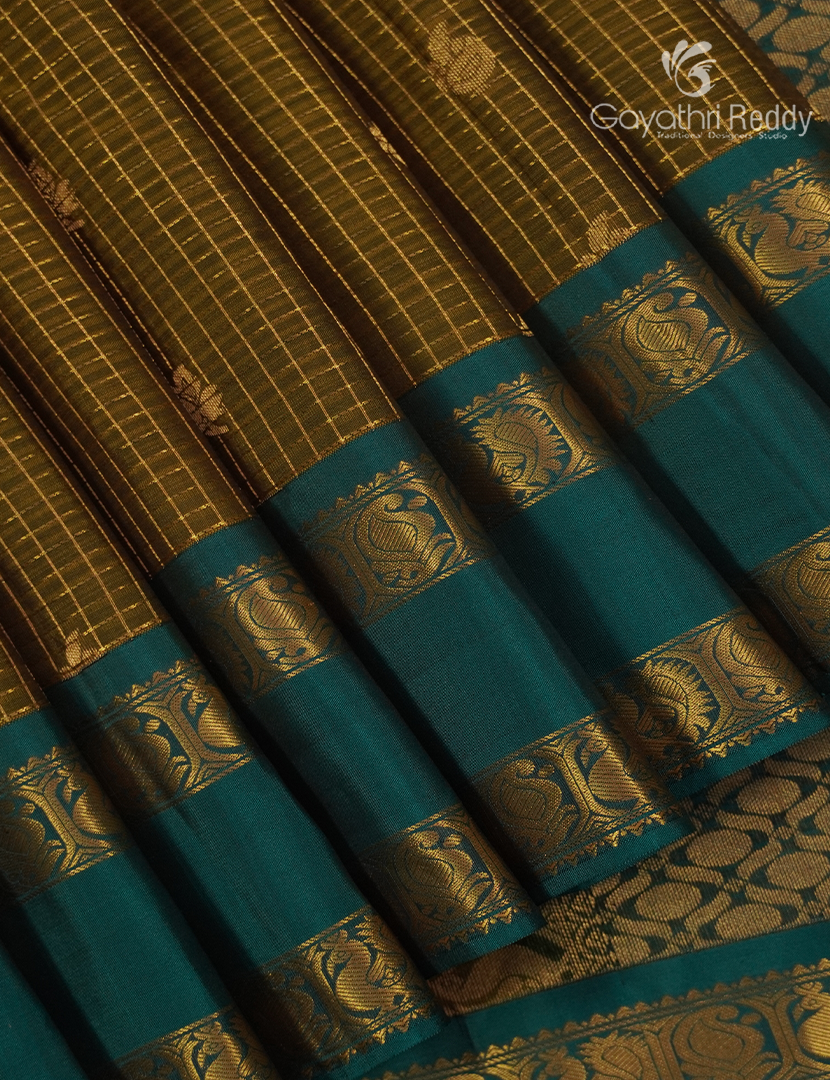 Pure Kanchipuram Vintage Silk Saree in Mehendi Green and Teal Green