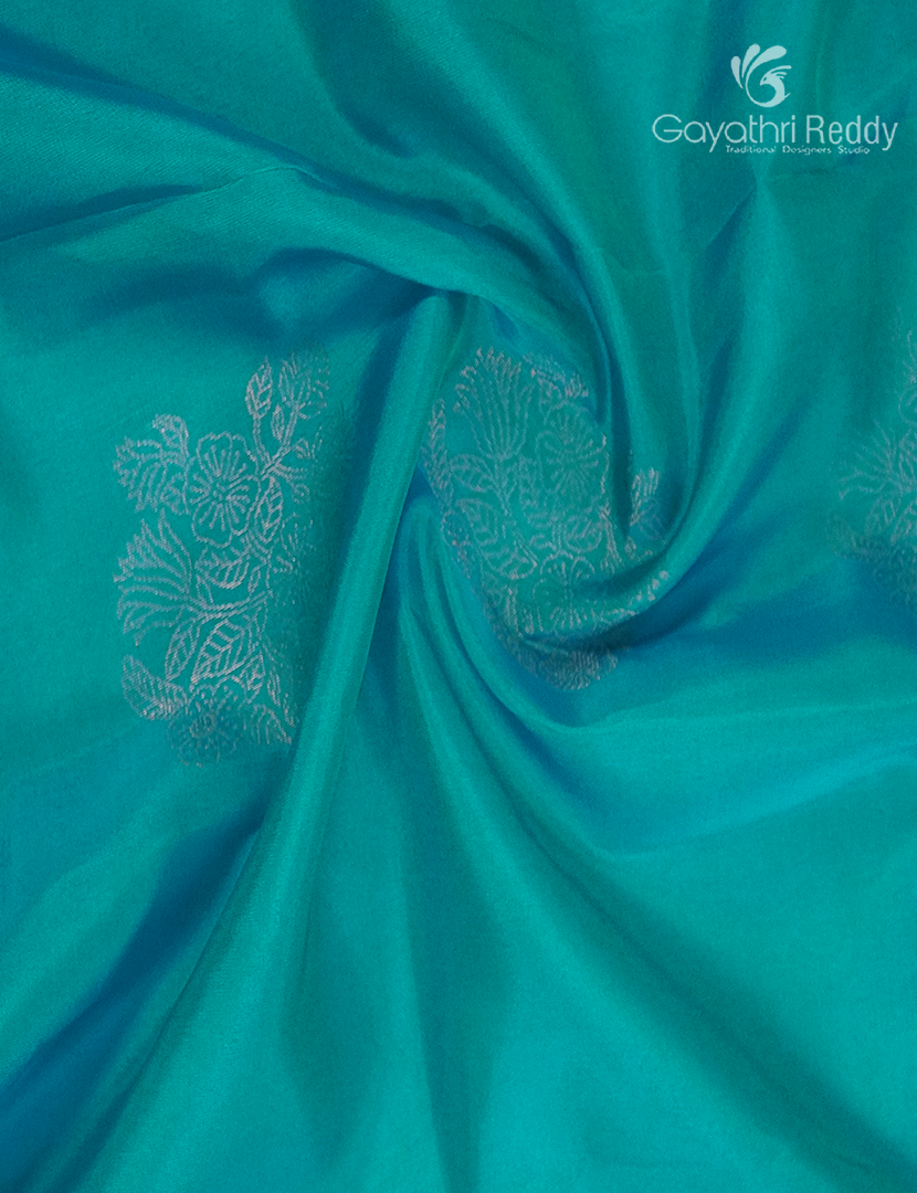 Pure Kanchipuram Silk Saree in Sky Blue ( Butta Style )