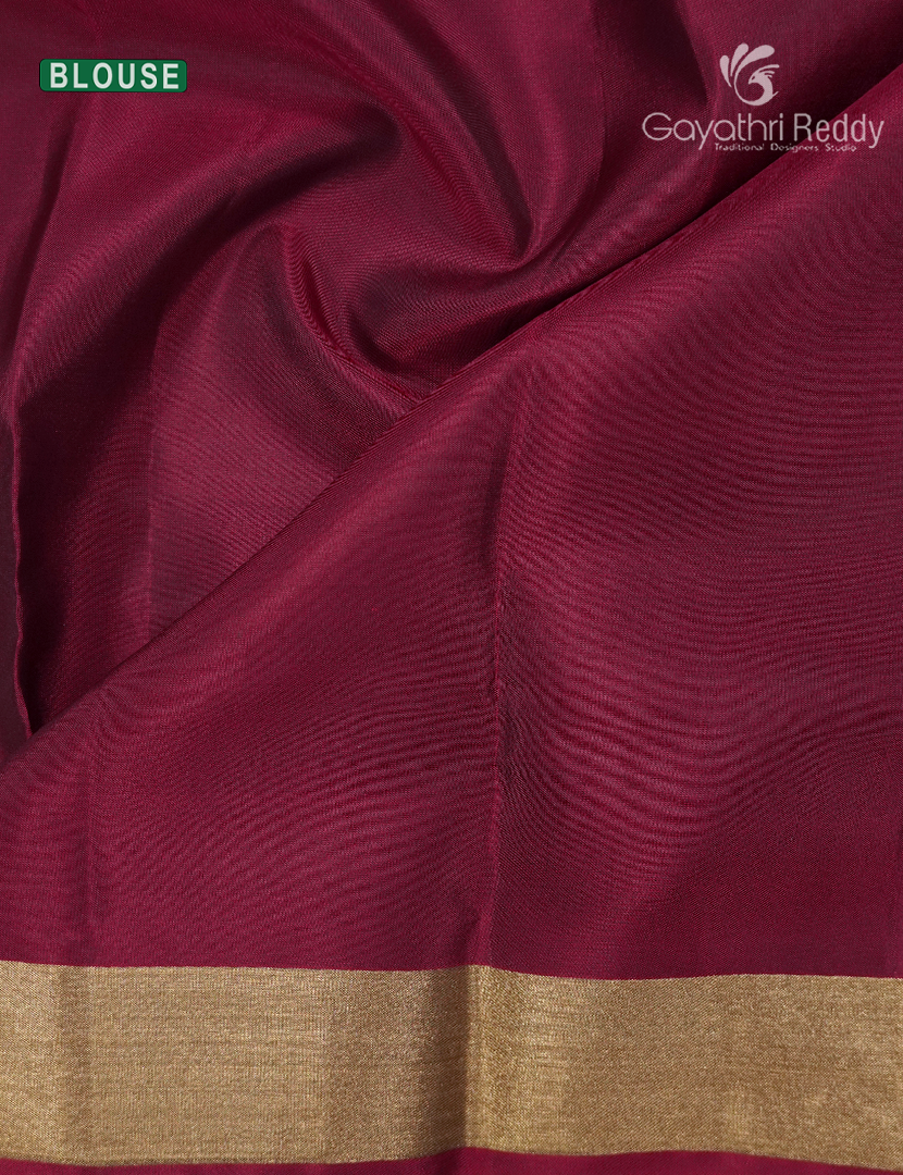 Pure Kanchipuram Silk Saree in Grey ( Small Borders )