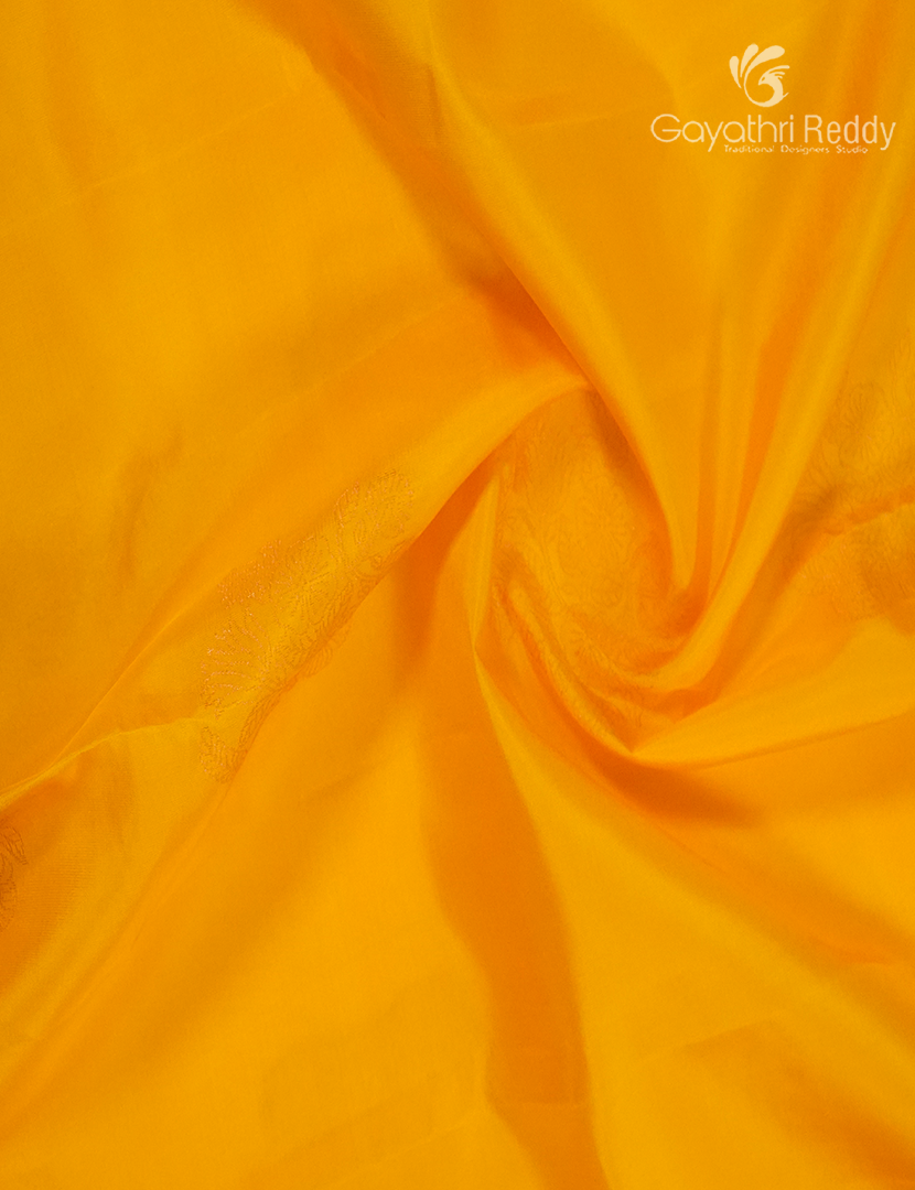 Pure Kanchipuram Silk Saree in Yellow ( Butta Style )