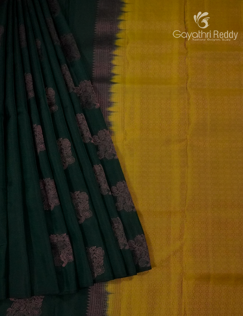 Pure Kanchipuram Silk Saree in Deep Bottle Green ( Butta Style )
