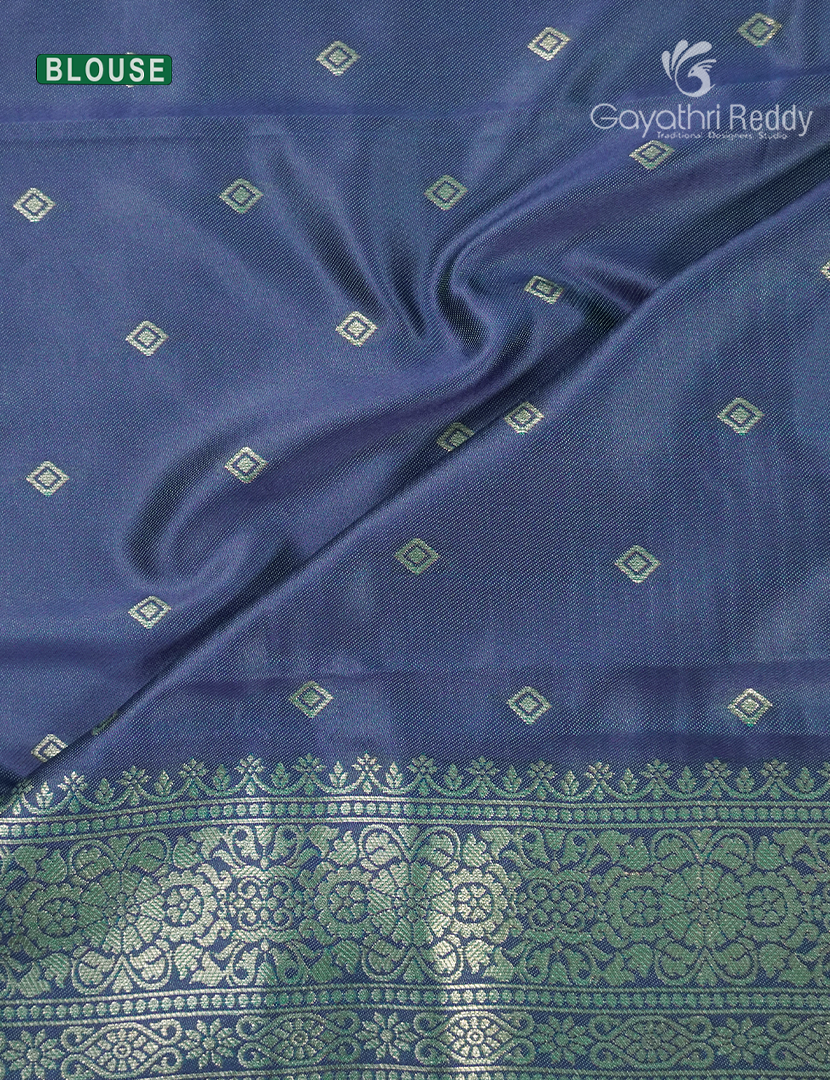 Semi Kanchipuran Silk Saree in Deep Rama Green and Grey