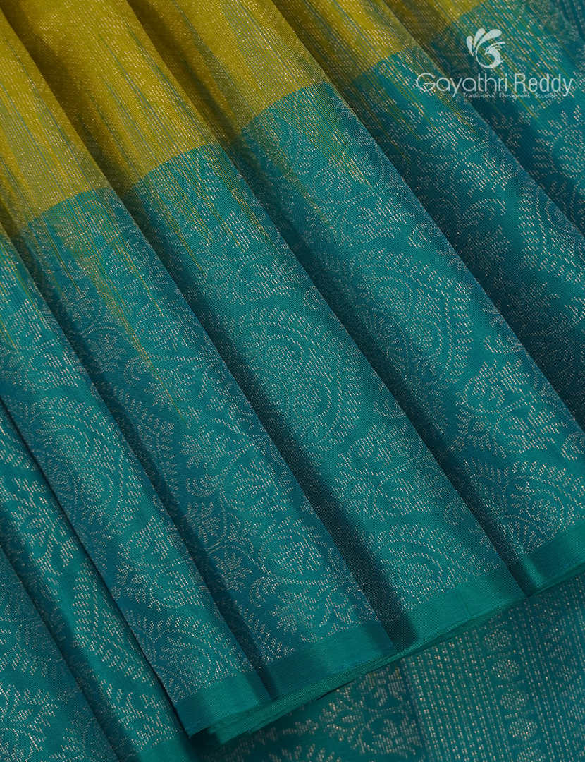 Pure Kanchipuram Vintage Silk Saree in Lime green and Teal Blue
