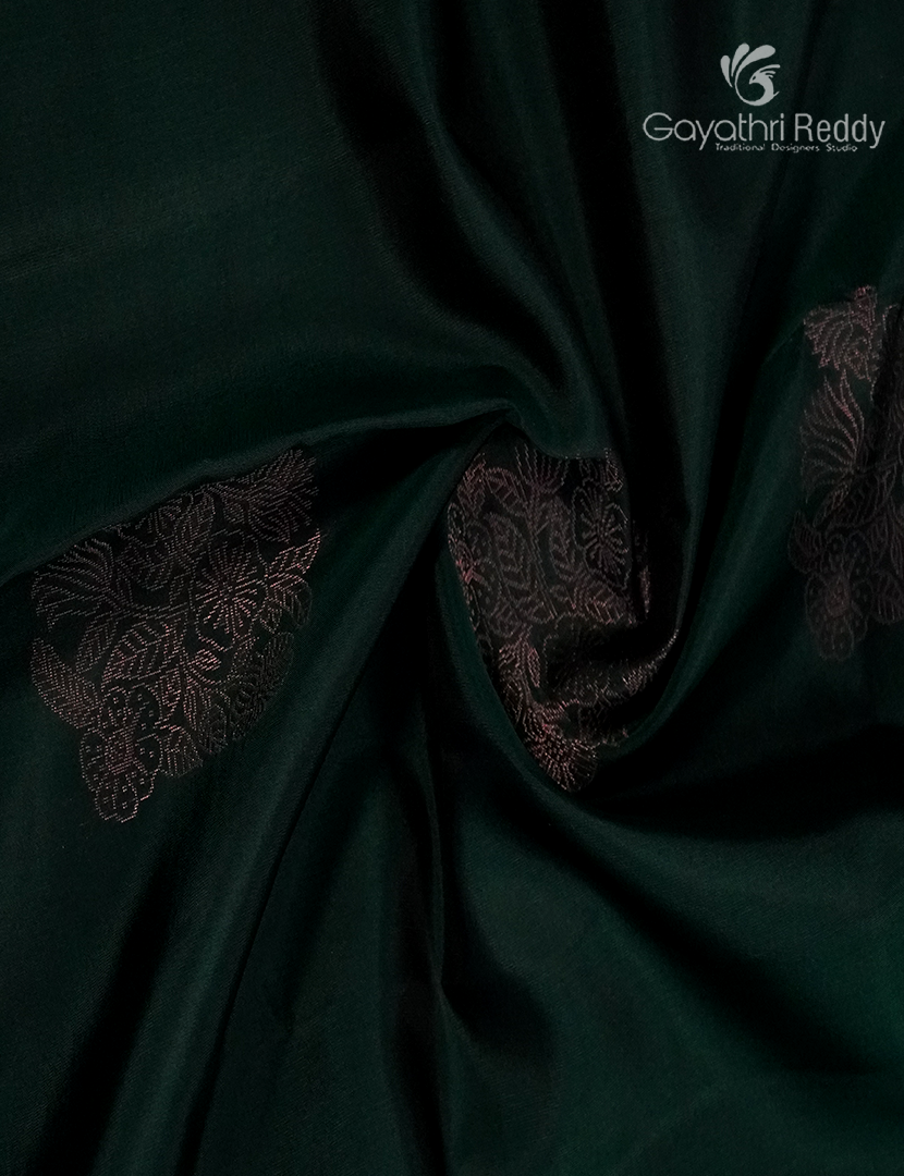Pure Kanchipuram Silk Saree in Deep Bottle Green ( Butta Style )