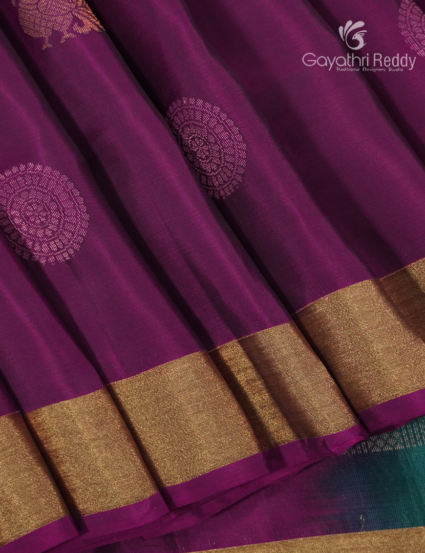 Pure Kanchipuram Silk Saree in Magenta ( Small Borders )