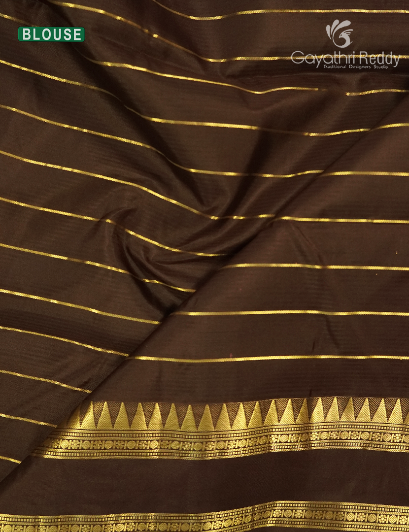 Pure Kanchipuram Vintage Silk Saree in Olive Green and Deep Brown