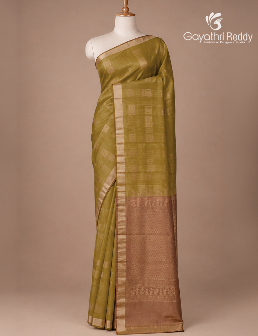 Pure Kanchipuram Silk Saree in Mehendi Green and Golden Beige ( Small Borders )