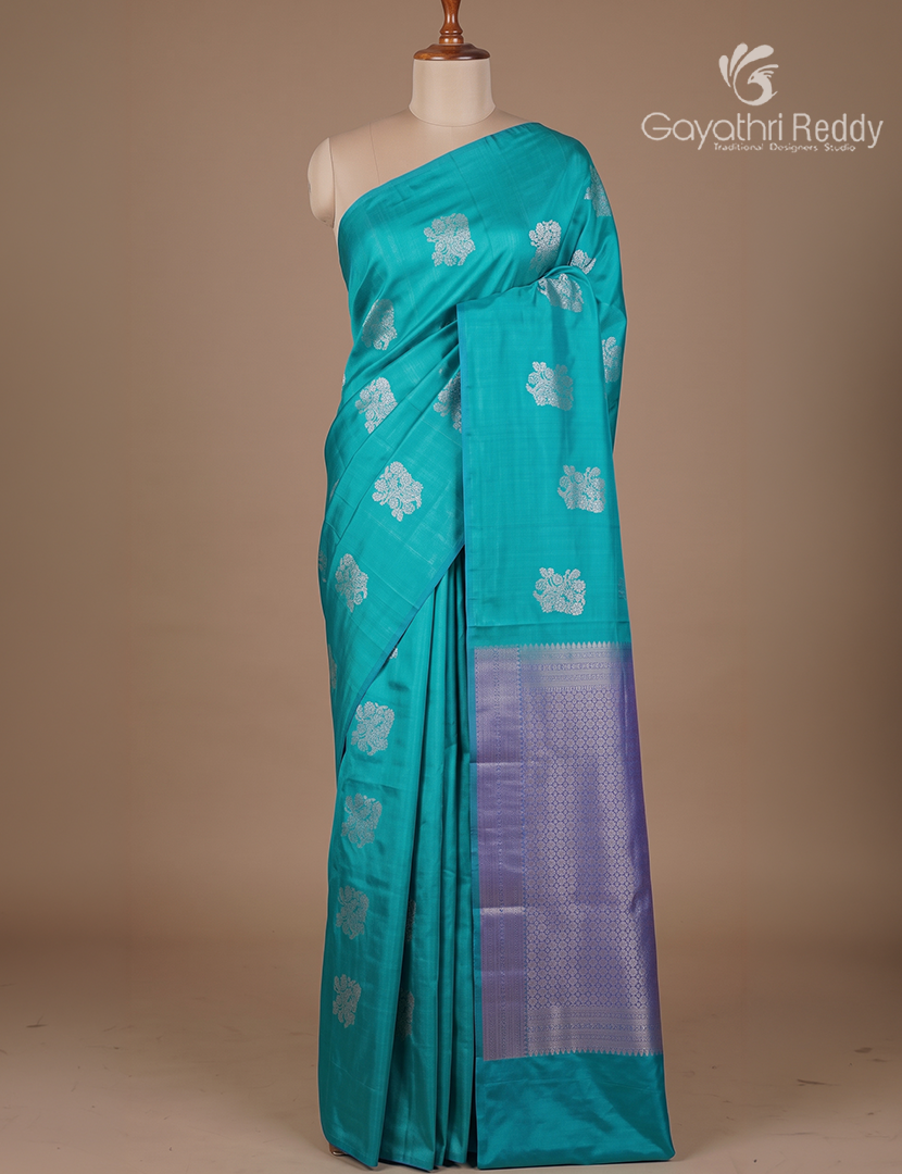 Pure Kanchipuram Silk Saree in Sky Blue ( Butta Style )