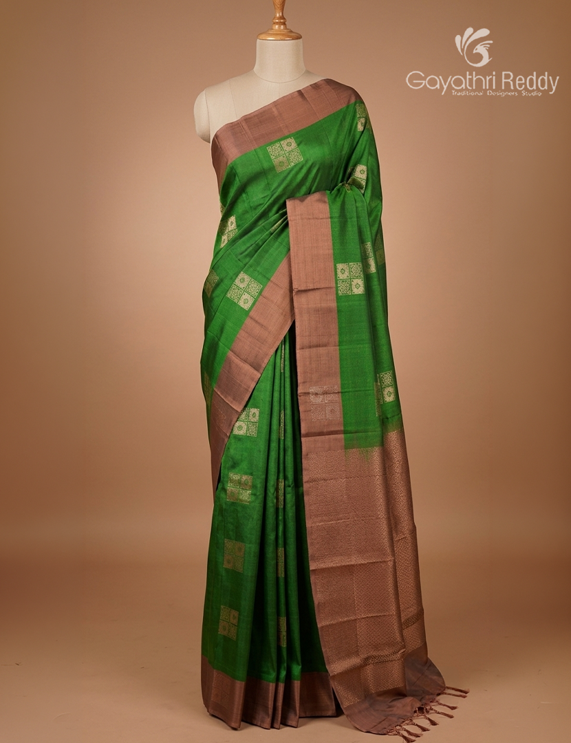 Pure Kanchipuram Soft Silk Saree in Green and Chikoo