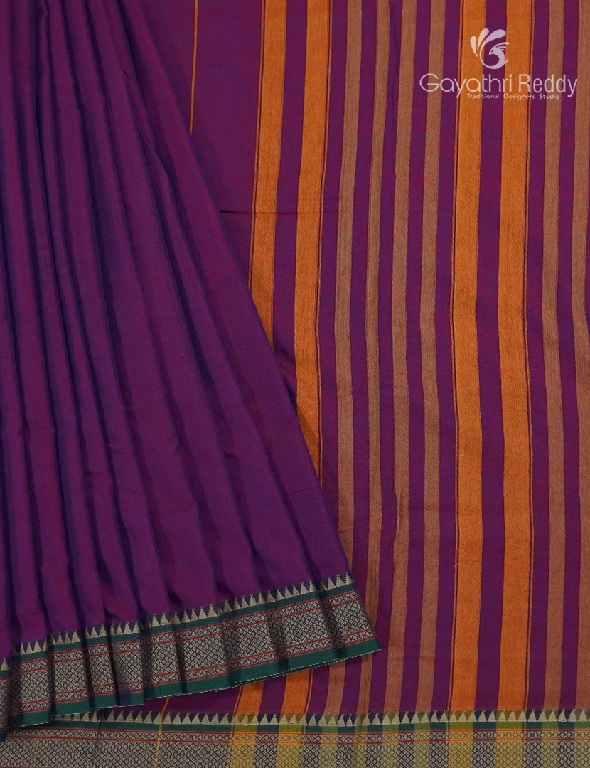 Pure Narayanpet Cotton Saree in Dual tone of Deep Magenta