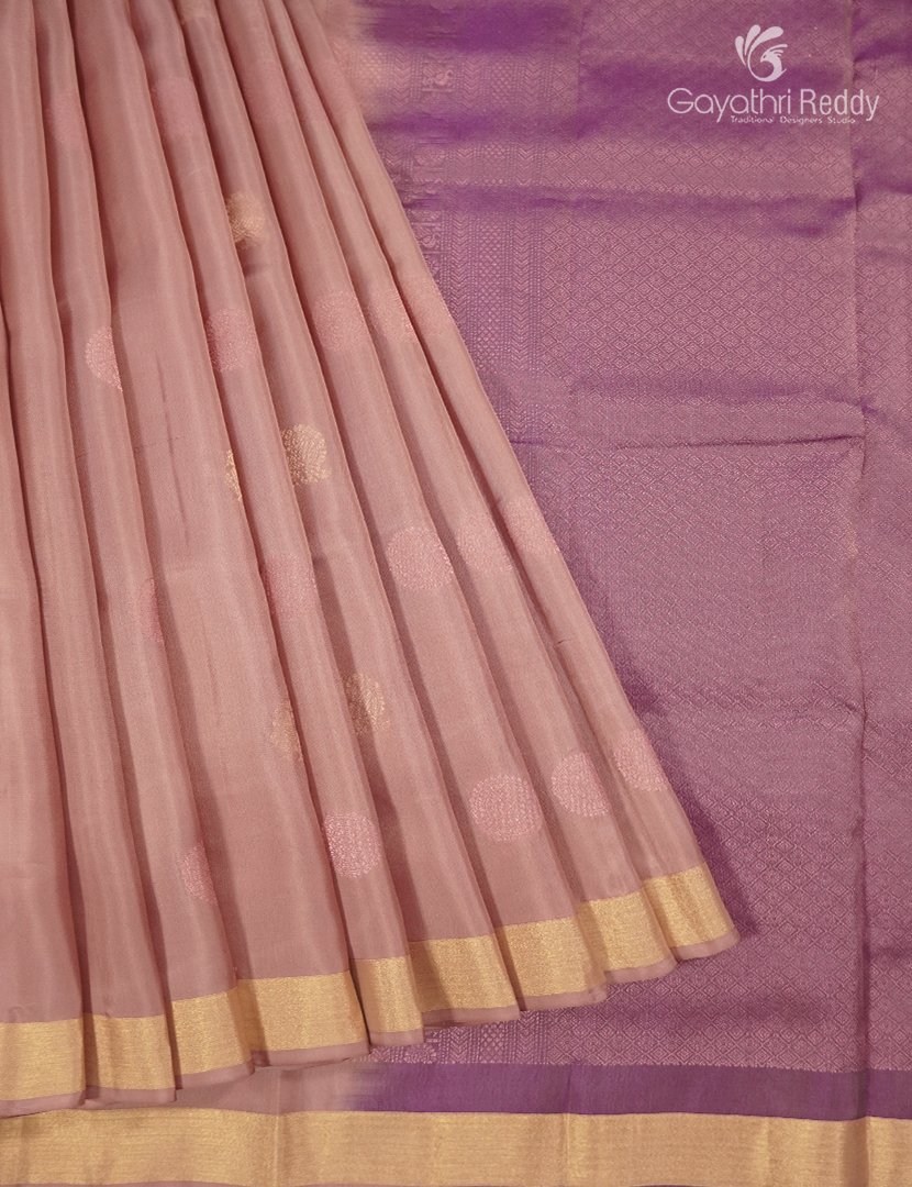 Pure Kanchipuram Silk Saree in Peach ( Small Borders )