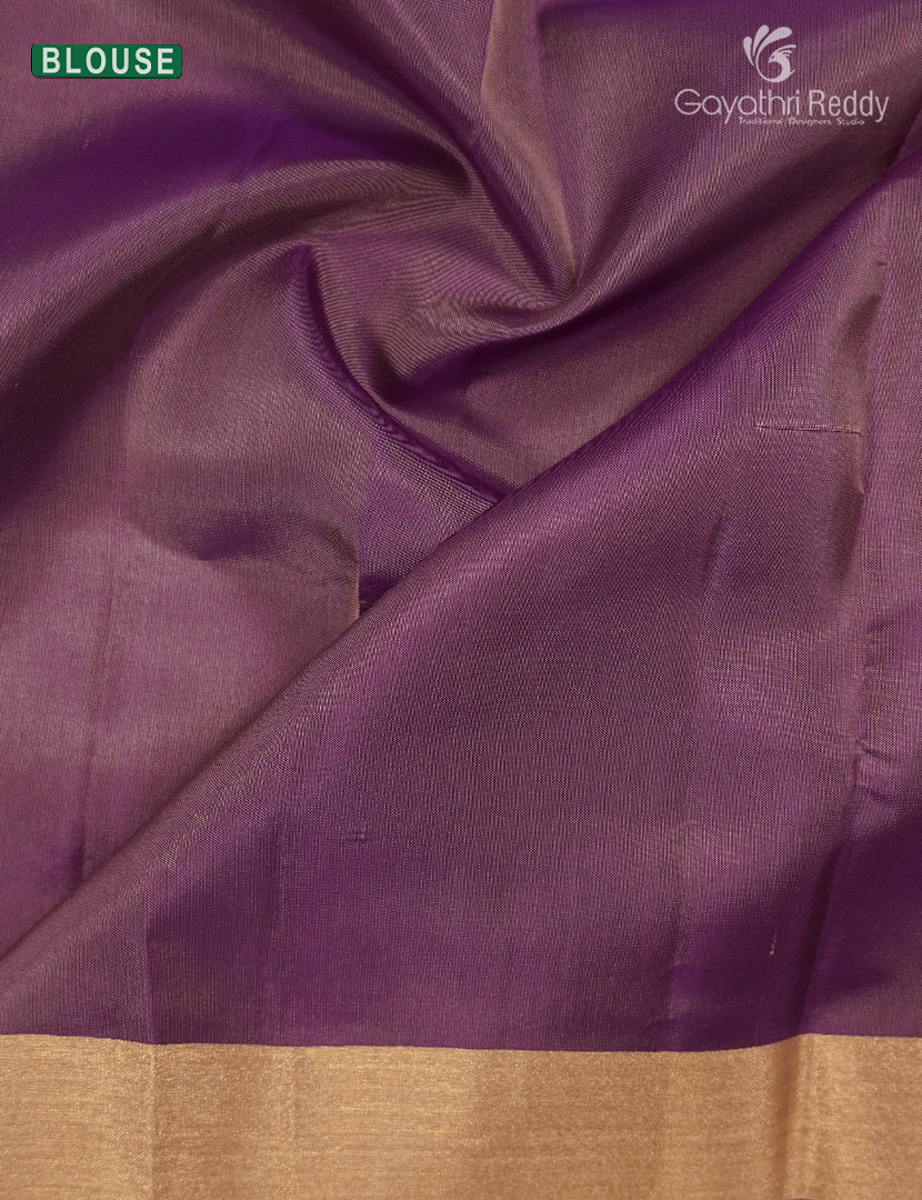 Pure Kanchipuram Silk Saree in Peach ( Small Borders )