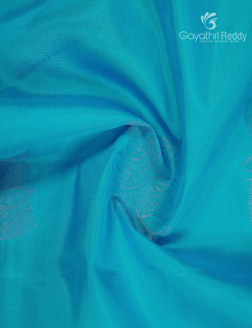 Pure Kanchipuram Silk Saree in Sky Blue ( Butta Style )