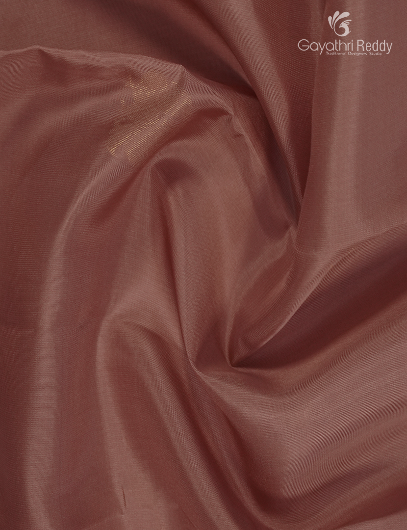 Pure Kanchipuram Silk Saree in Peach ( Small Borders )