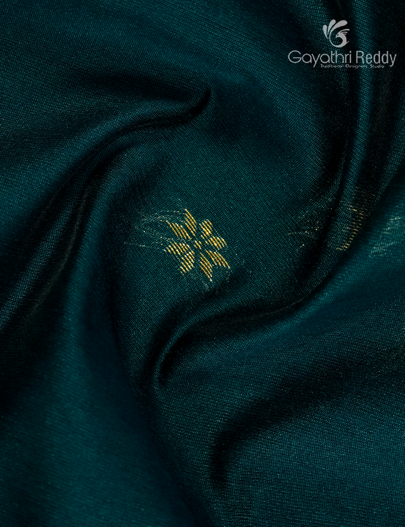 Silk Cotton Saree in Deep Mango Green and Rani Pink