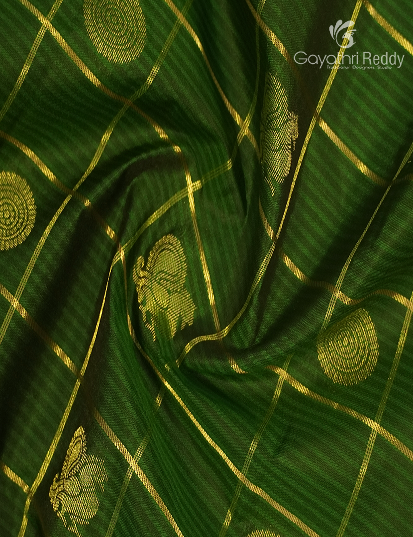 Pure Kanchipuram Vintage Silk Saree in Olive Green and Deep Brown