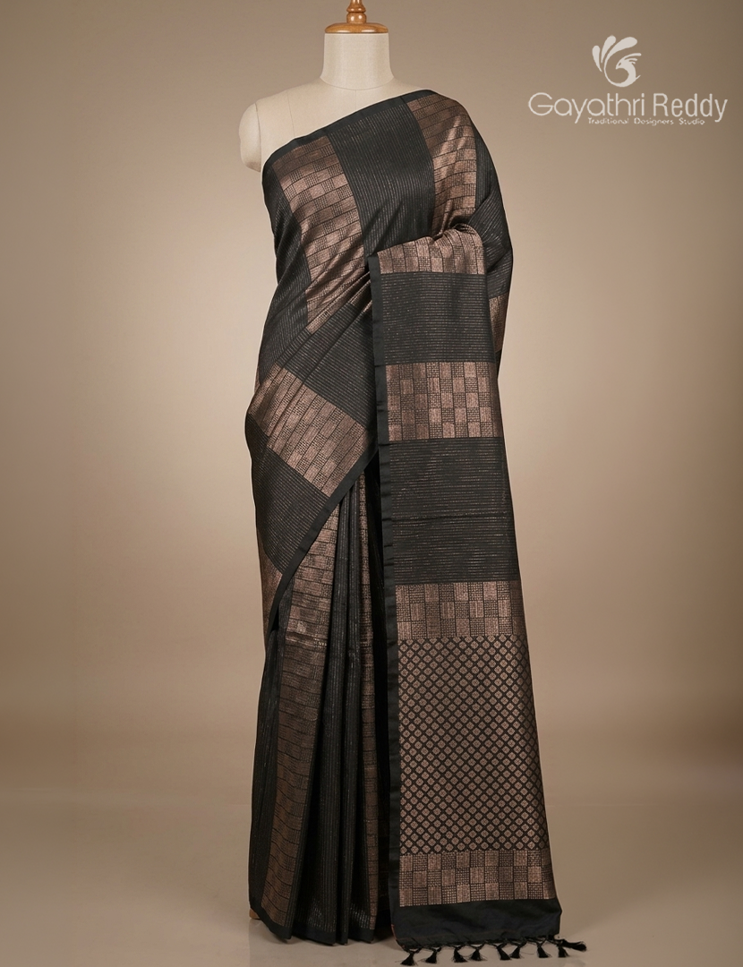 Pure Kanchipuram Light Weight Silk Saree in Black