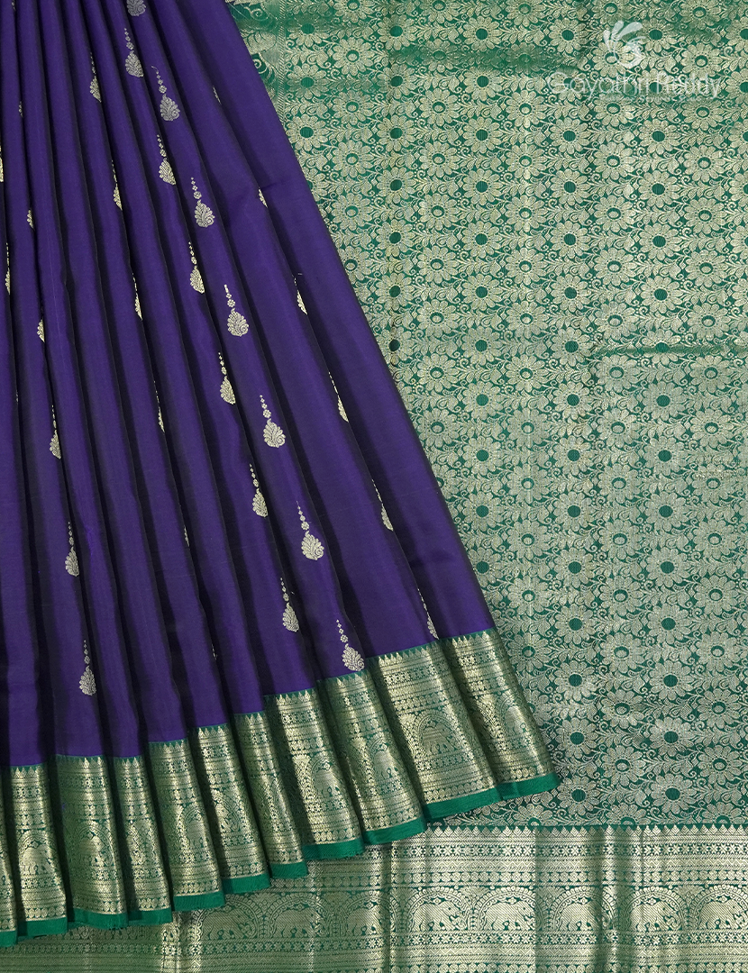 Pure Kanchipuram Vintage Silk Saree ( Medium Border ) in Deep Violet and Bottle Green and