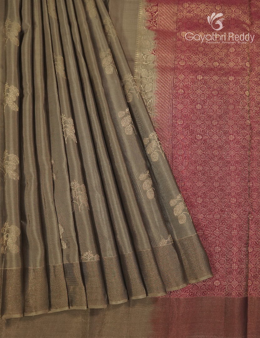 Pure Kanchipuram Silk Saree in Mehendi Green ( Small Borders )
