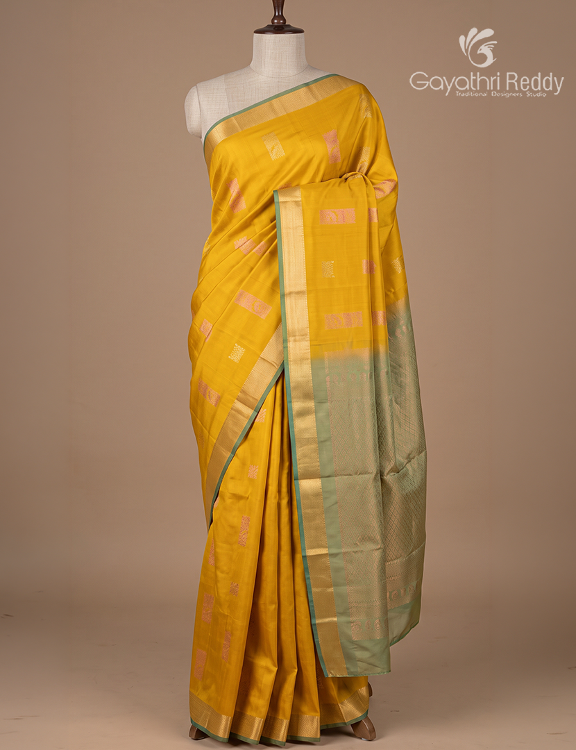 Pure Kanchipuram Silk Saree in Yellow ( Small Borders )-