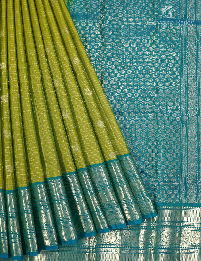 Pure Kanchipuram Vintage Silk Saree in Mehendi Green and Teal Blue