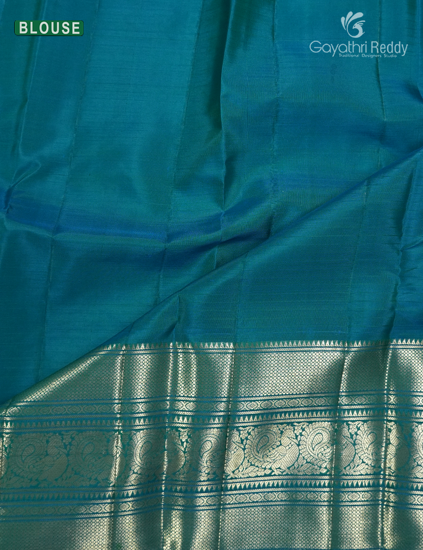 Pure Kanchipuram Vintage Silk Saree in Mehendi Green and Teal Blue