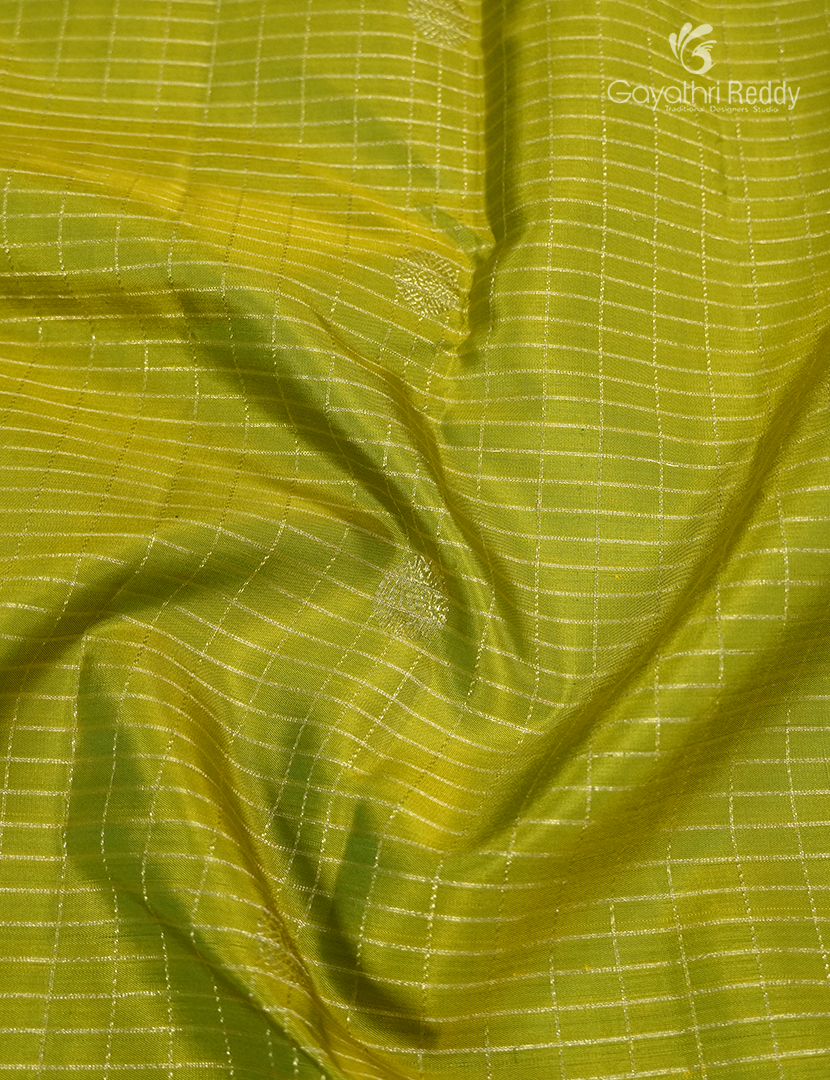 Pure Kanchipuram Vintage Silk Saree in Mehendi Green and Teal Blue