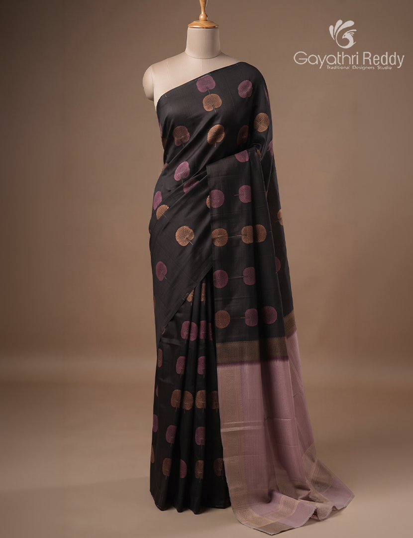 Pure Kanchipuram Silk Saree in Black ( Butta Style )