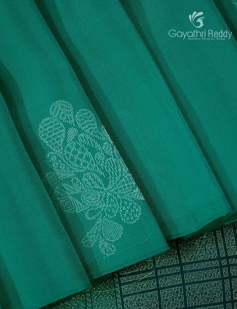 Pure Kanchipuram Silk Saree in Sea Green (Butta Style )