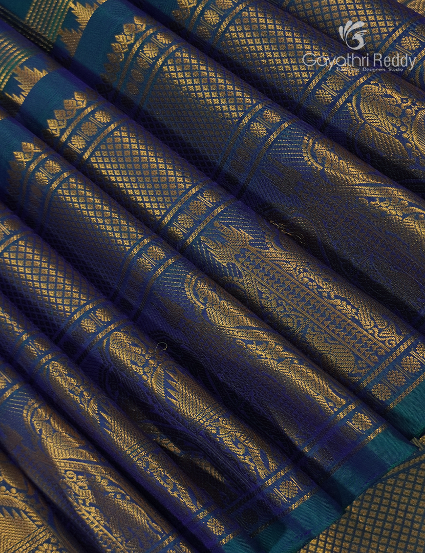 Pure Gadwal Silk Saree in Grey