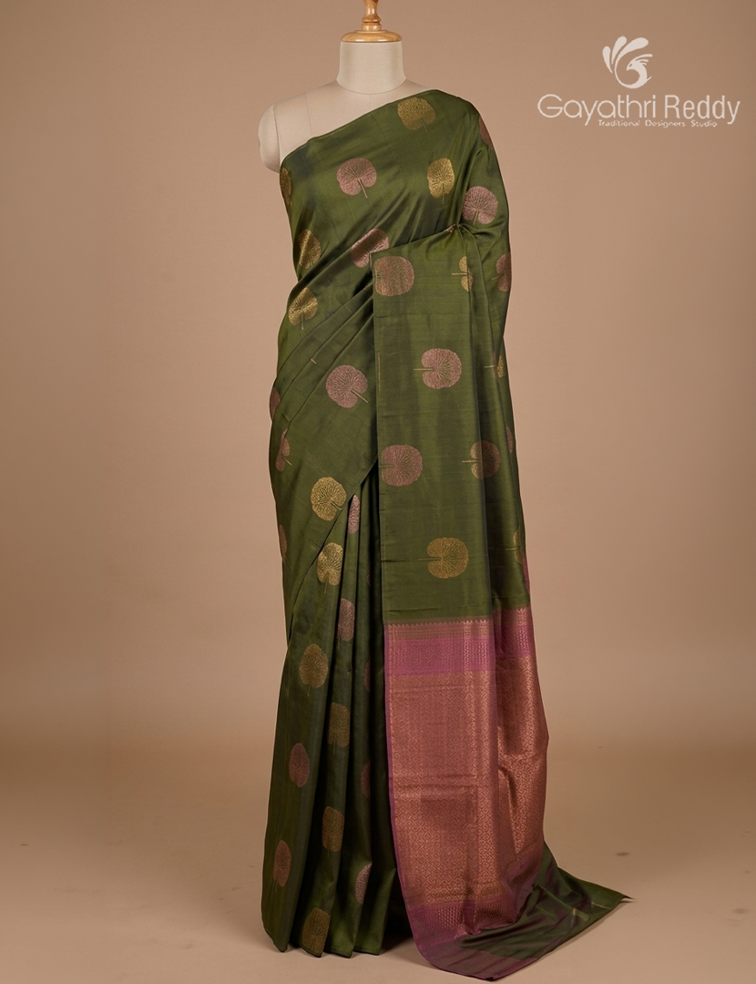 Pure Kanchipuram Silk Saree in Deep Olive Green ( Butta Style )