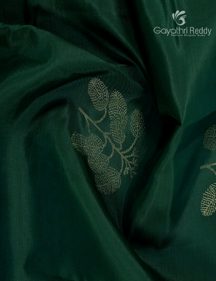 Pure Kanchipuram Silk Saree( Small Borders )-KP8877