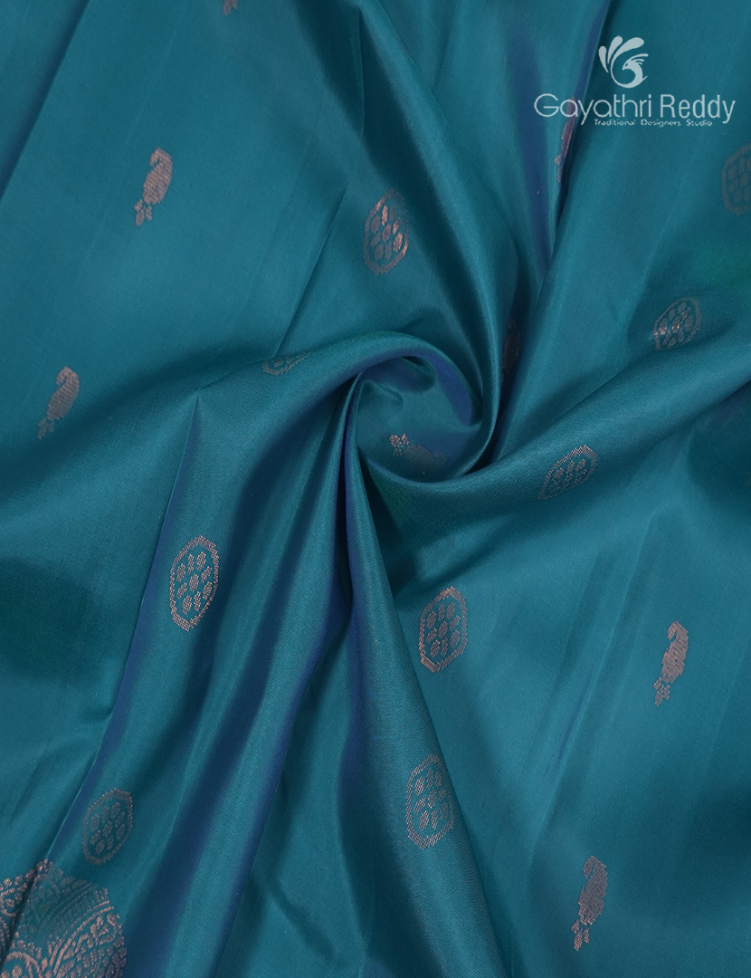 Pure Kanchipuram Silk Saree in Sea Blue and Violet