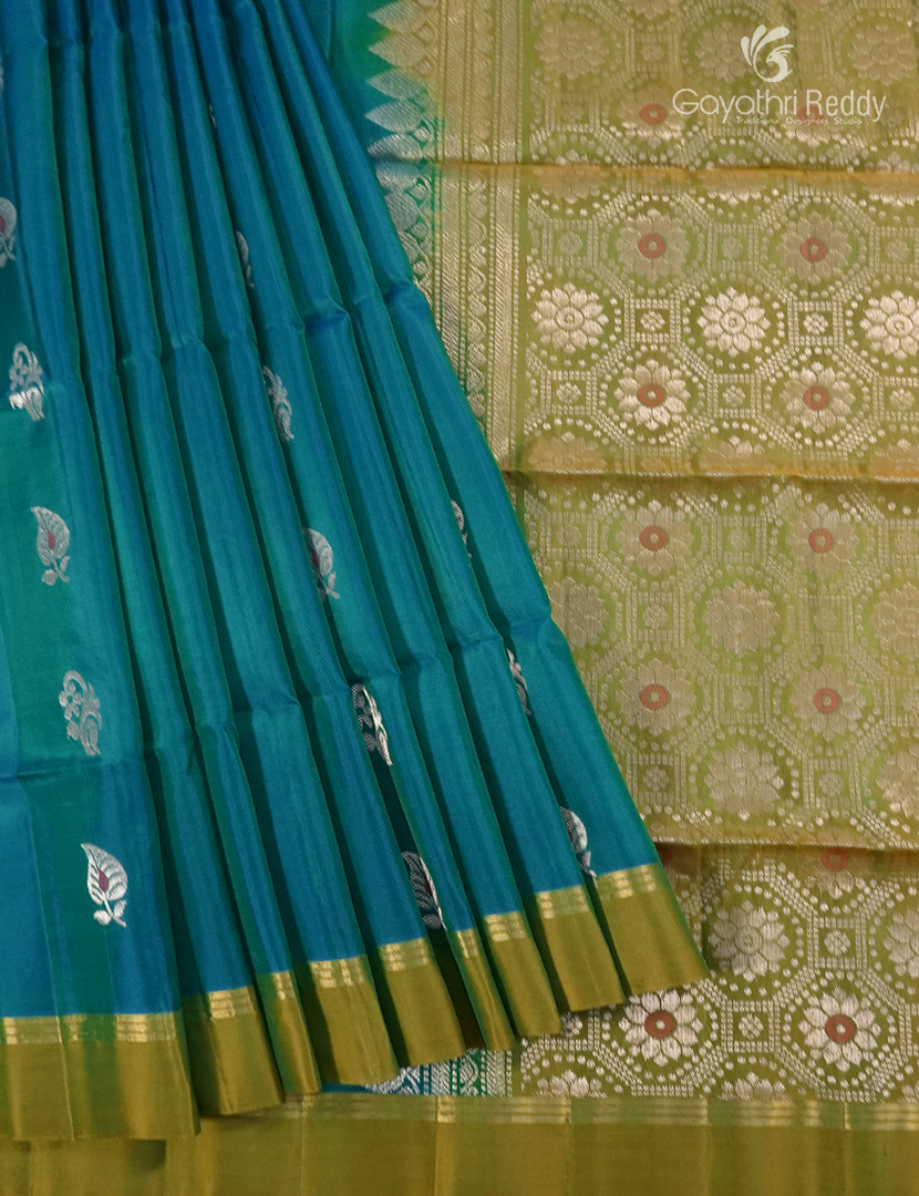 Light weight Kanchipuram Silk Saree in Peacock Green
