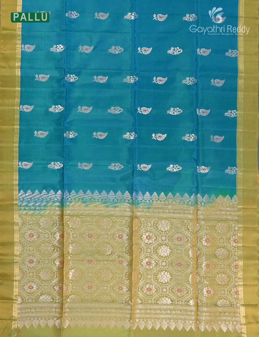 Light weight Kanchipuram Silk Saree in Peacock Green