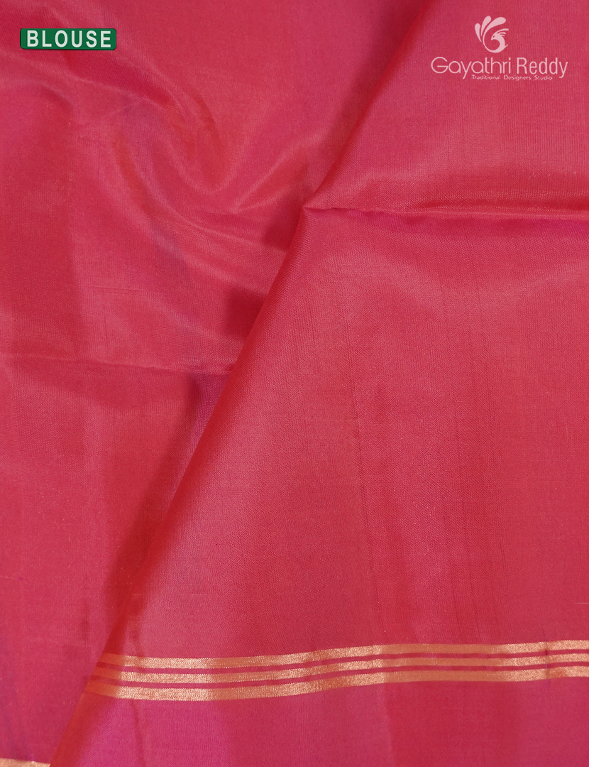 Light weight Kanchipuram Silk Saree in Light Peach and Deep Pink