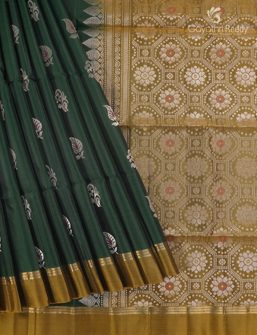 Light weight Kanchipuram Silk Saree in Deep Bottle Green and Mehendi Green