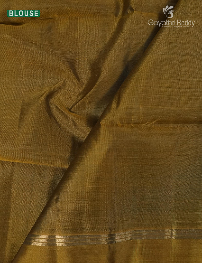 Light weight Kanchipuram Silk Saree in Deep Bottle Green and Mehendi Green