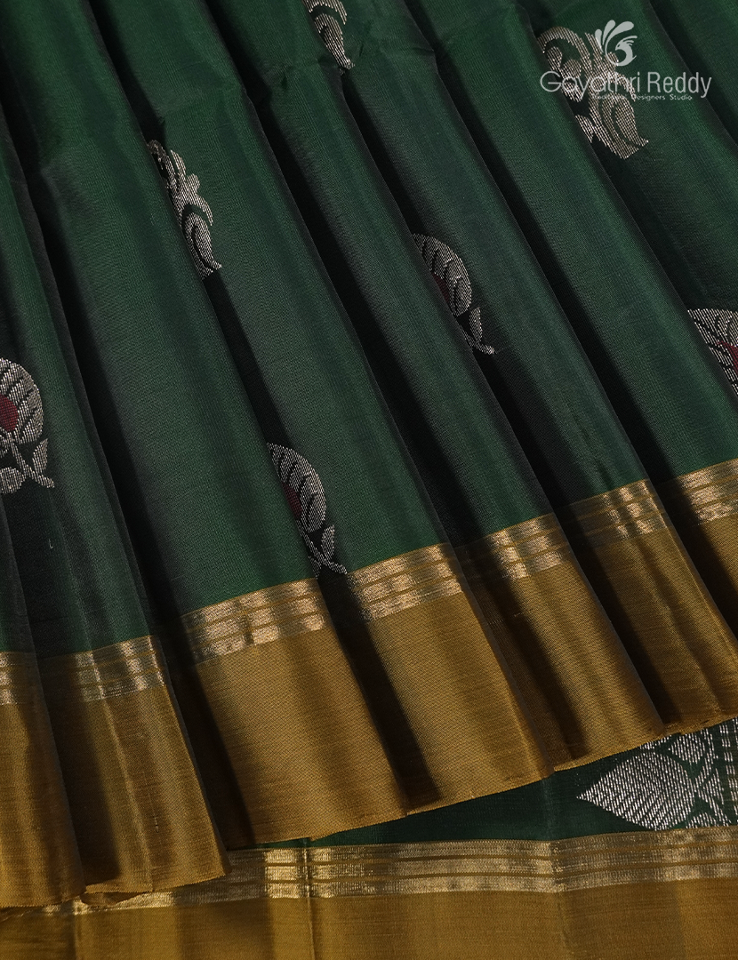 Light weight Kanchipuram Silk Saree in Deep Bottle Green and Mehendi Green