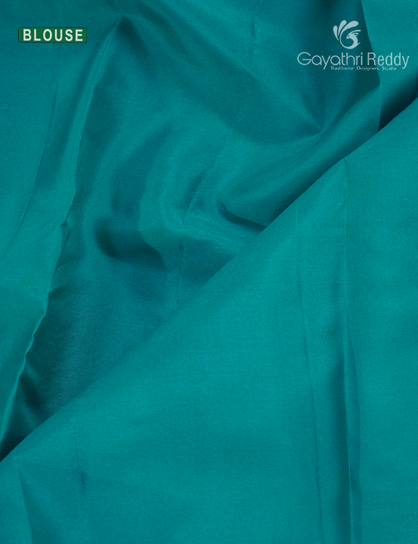 Pure Kanchipuram Silk Saree in Deep Purple ( Butta Style )