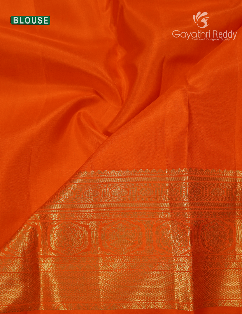 Pure Kanchipuram Silk Saree in Golden Cream and Orange ( Butta Pattern )